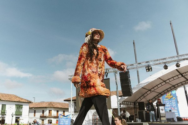 Chaines en or blanc pour femmes : luxe et sophistication modernes